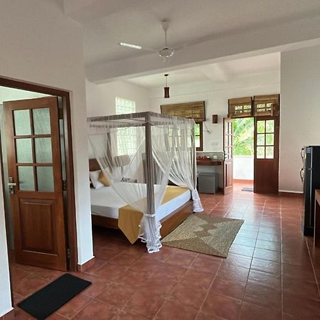 Beach Club Apartments Induruwa Exterior foto