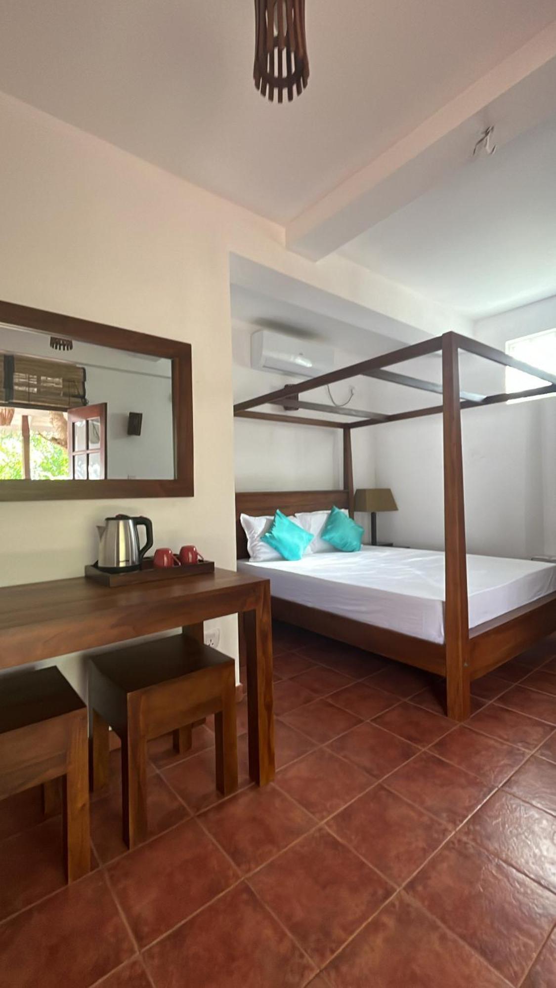 Beach Club Apartments Induruwa Exterior foto